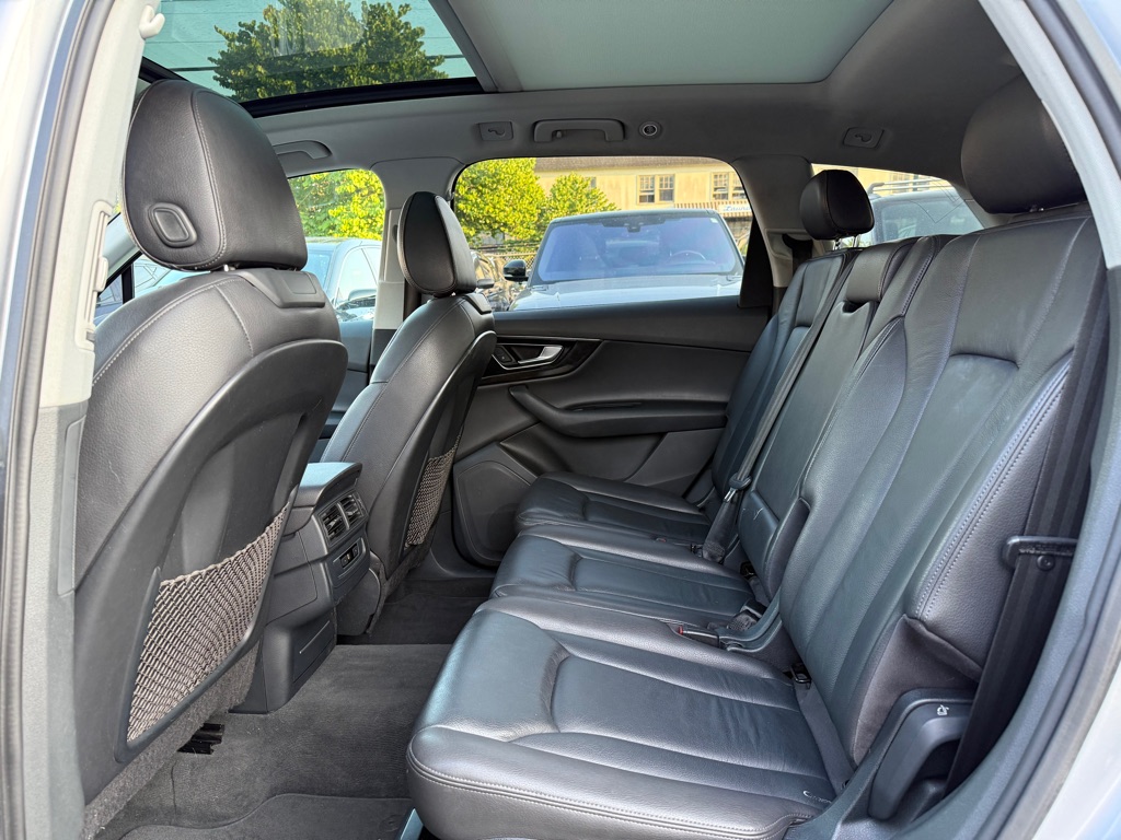 Photo 11 of this AUDI Q7