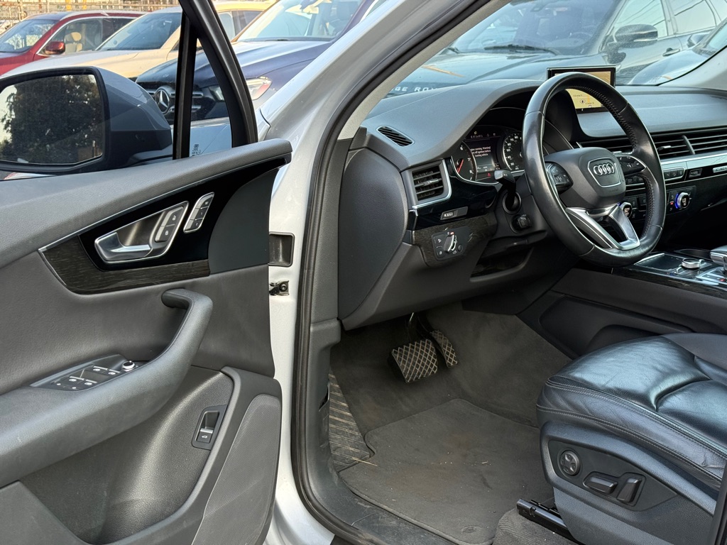 Photo 8 of this AUDI Q7