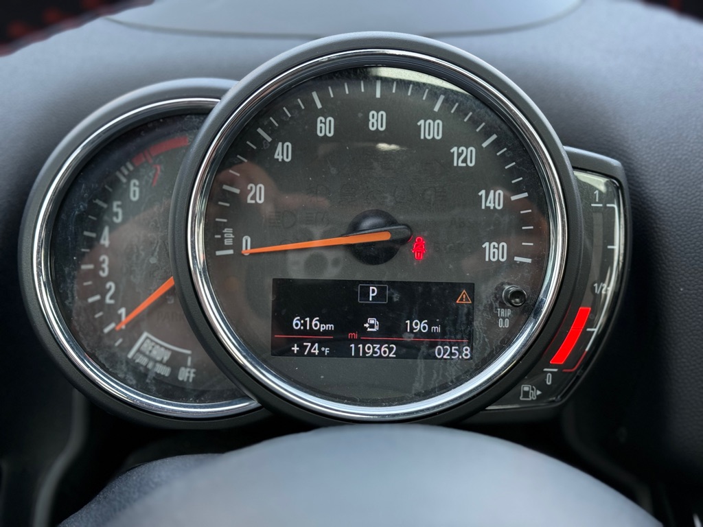 Photo 11 of this MINI COUNTRYMAN