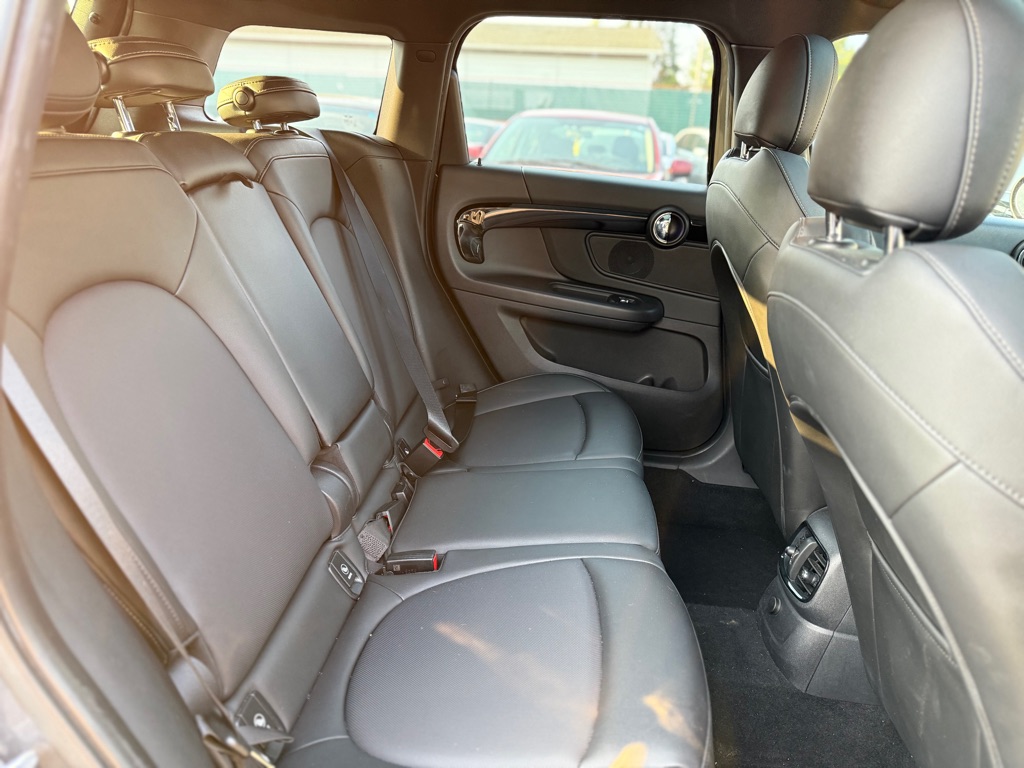 Photo 19 of this MINI COUNTRYMAN