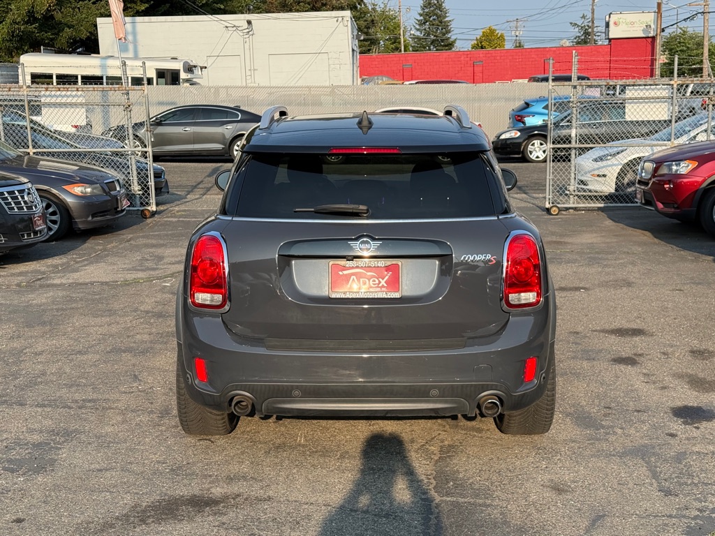 Photo 6 of this MINI COUNTRYMAN