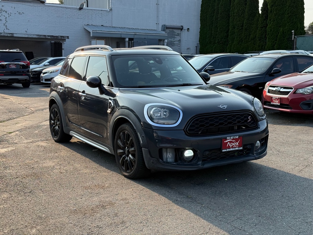 Photo 2 of this MINI COUNTRYMAN