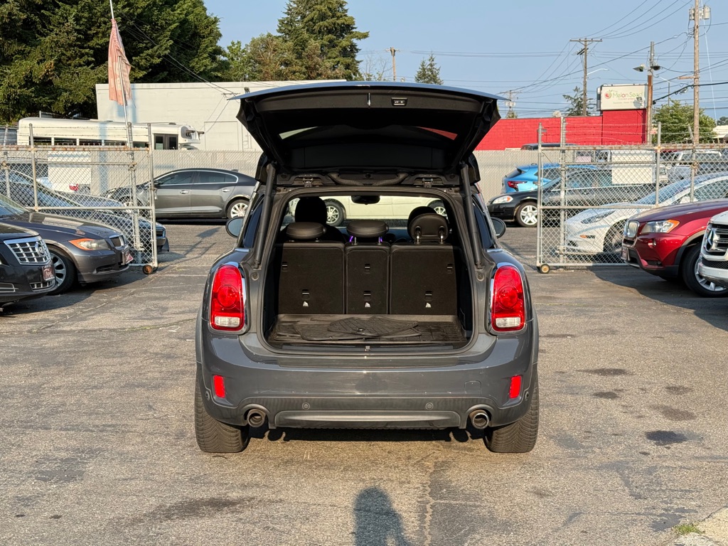 Photo 7 of this MINI COUNTRYMAN