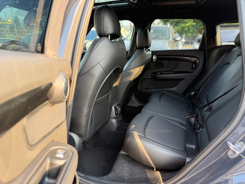 Photo 12 of this MINI COUNTRYMAN