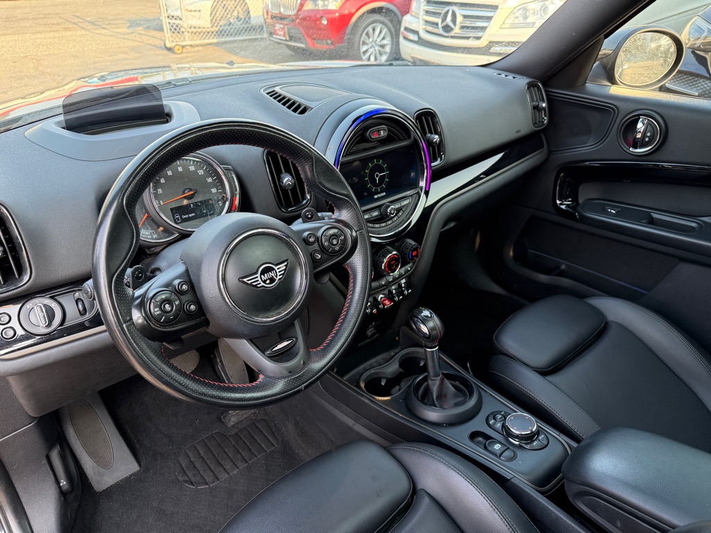 Photo 10 of this MINI COUNTRYMAN
