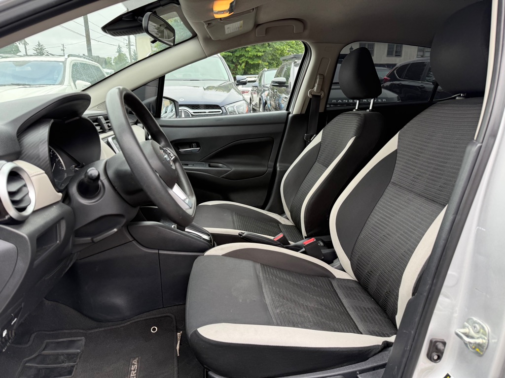 Photo 9 of this NISSAN VERSA
