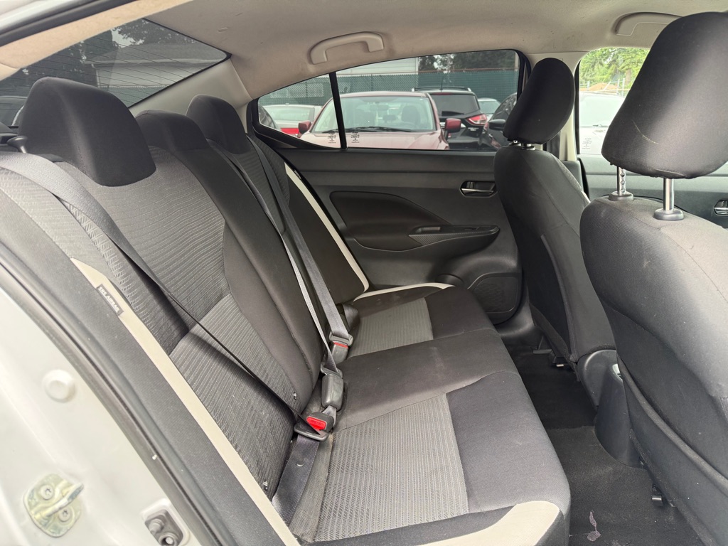 Photo 19 of this NISSAN VERSA