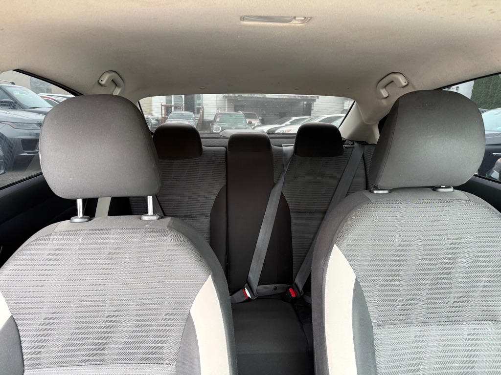 Photo 18 of this NISSAN VERSA