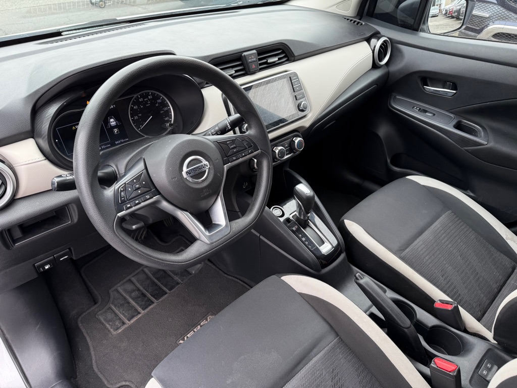 Photo 10 of this NISSAN VERSA