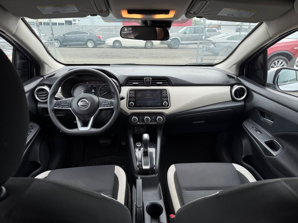 Photo 12 of this NISSAN VERSA