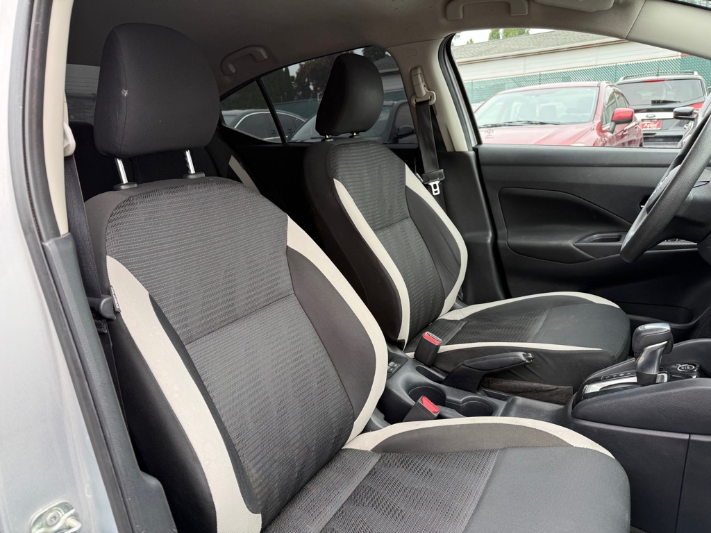 Photo 16 of this NISSAN VERSA