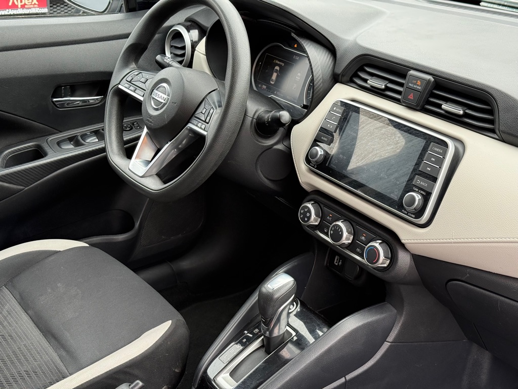 Photo 17 of this NISSAN VERSA