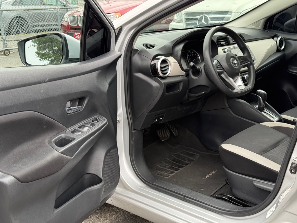 Photo 8 of this NISSAN VERSA