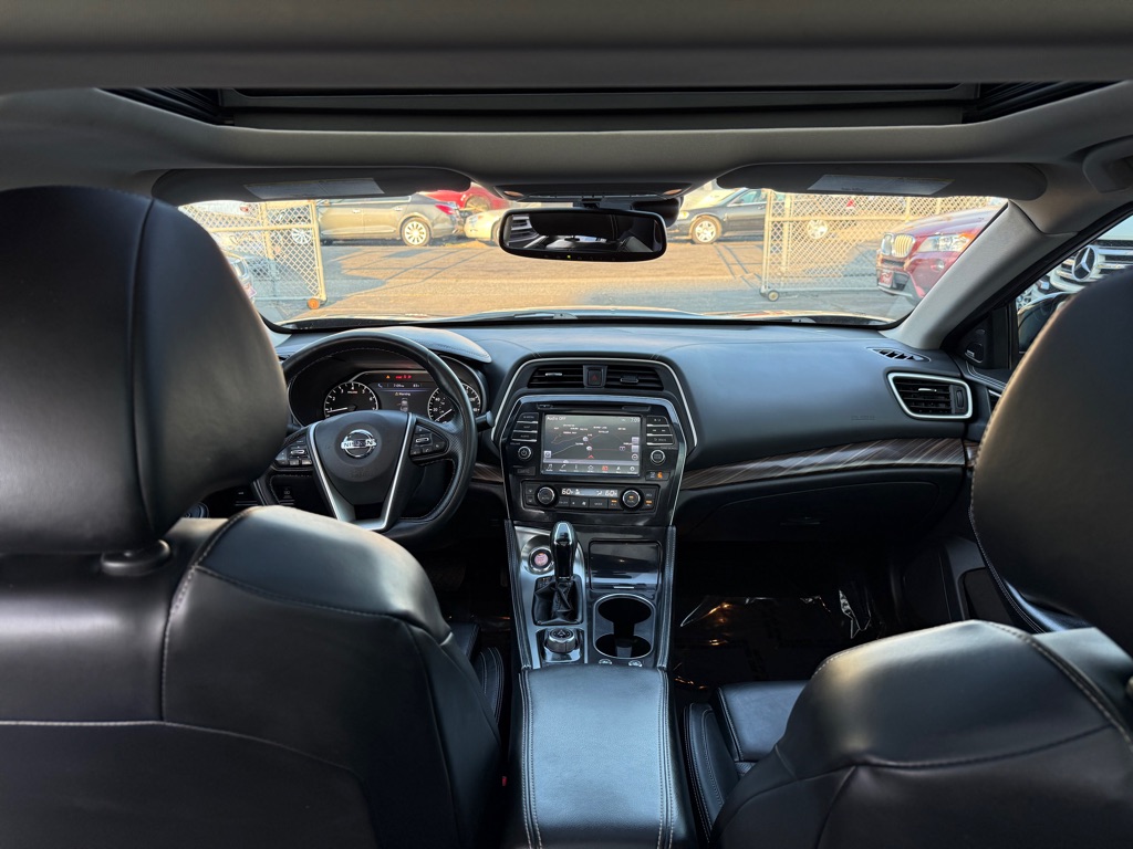 Photo 12 of this NISSAN MAXIMA