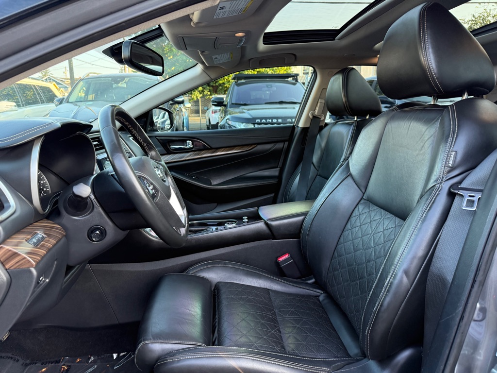 Photo 9 of this NISSAN MAXIMA