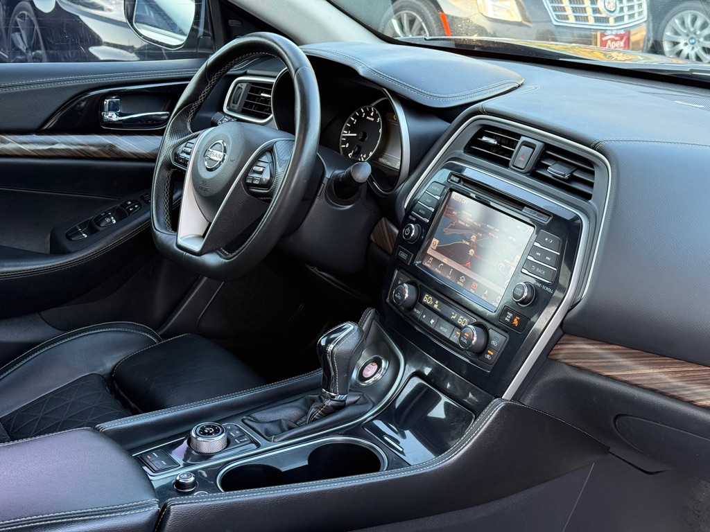 Photo 16 of this NISSAN MAXIMA