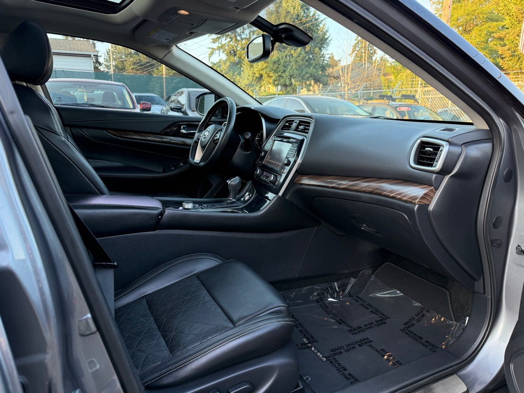 Photo 14 of this NISSAN MAXIMA