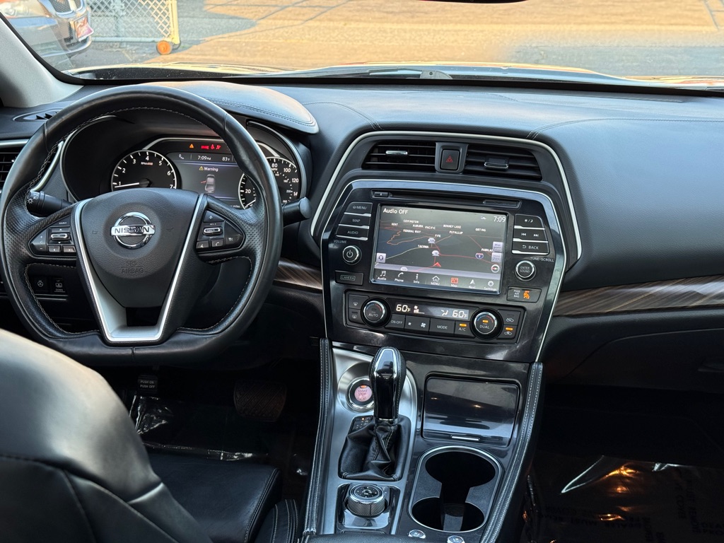 Photo 13 of this NISSAN MAXIMA