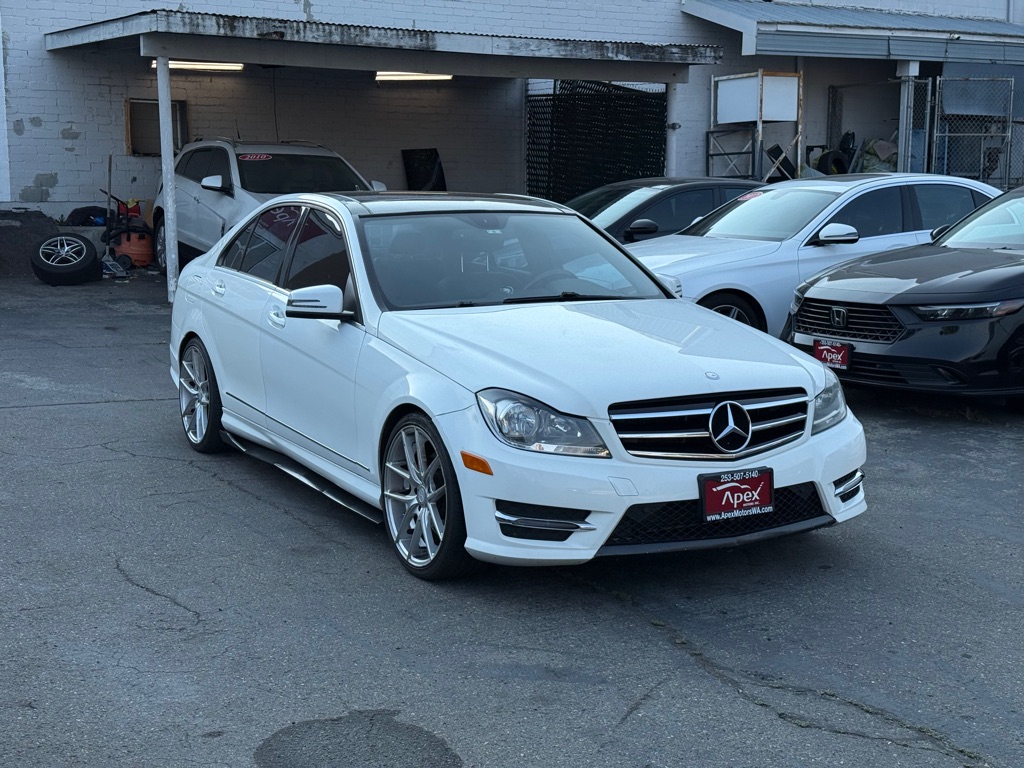 Photo 2 of this MERCEDES-BENZ C-CLASS
