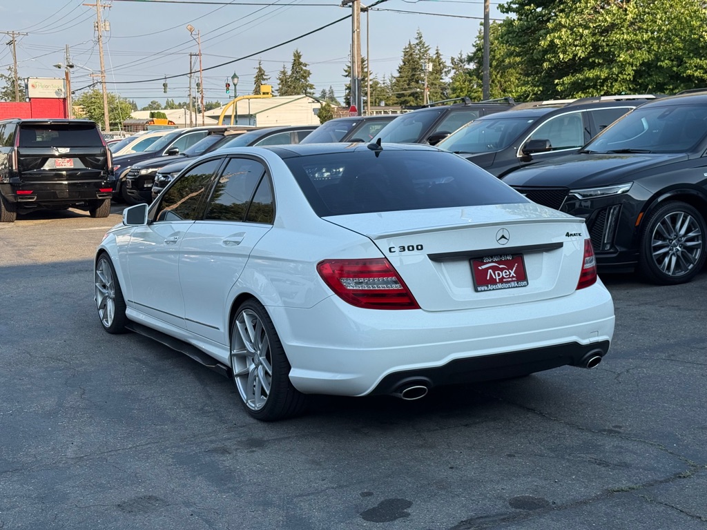 Photo 5 of this MERCEDES-BENZ C-CLASS