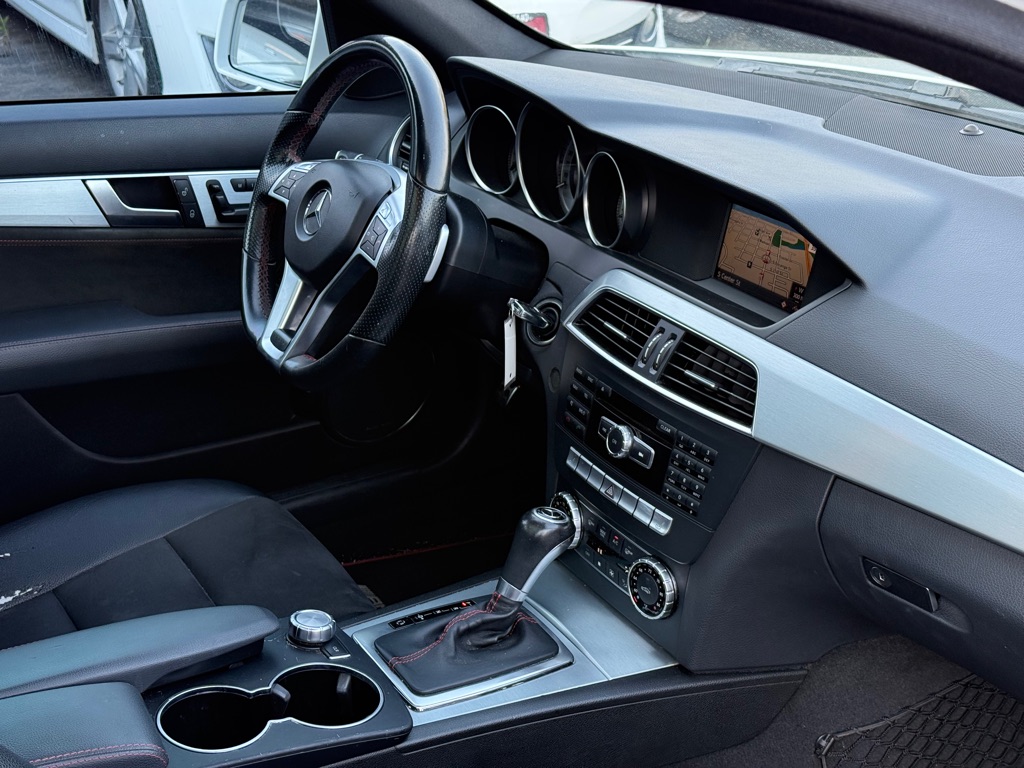 Photo 18 of this MERCEDES-BENZ C-CLASS