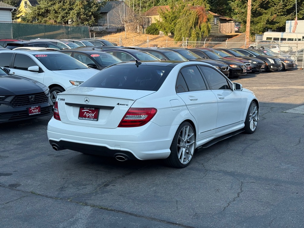 Photo 4 of this MERCEDES-BENZ C-CLASS