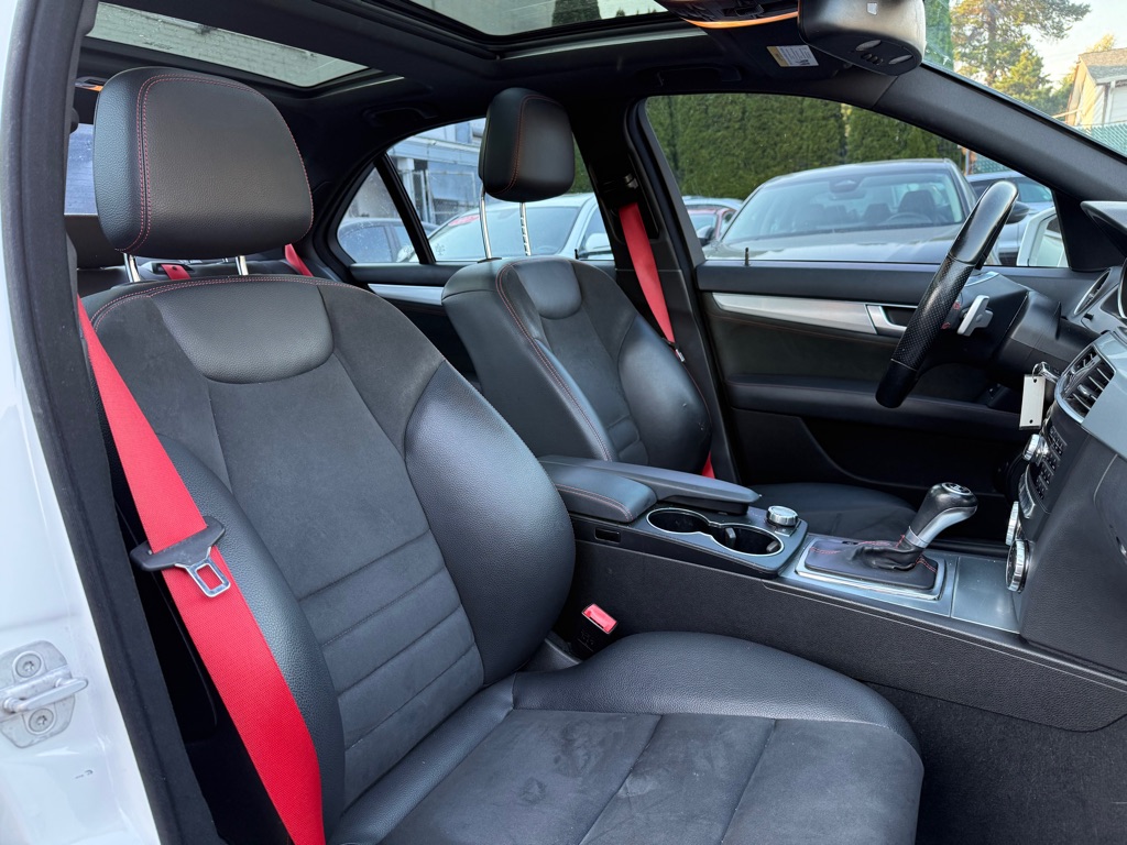 Photo 17 of this MERCEDES-BENZ C-CLASS