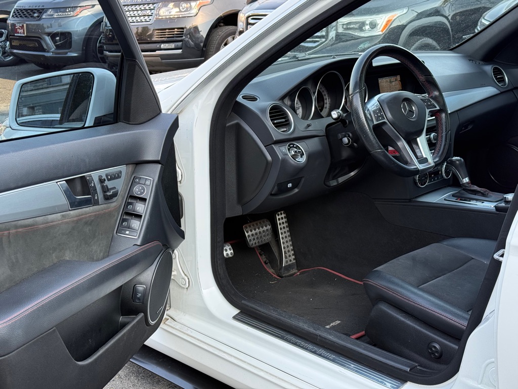 Photo 8 of this MERCEDES-BENZ C-CLASS