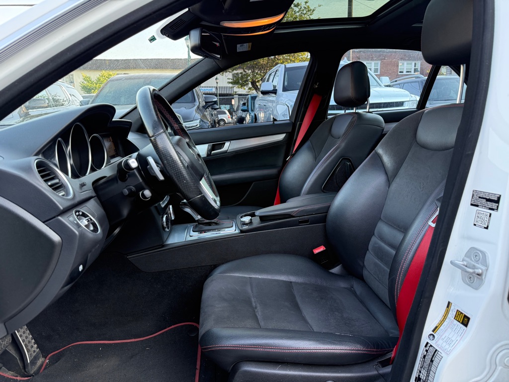 Photo 9 of this MERCEDES-BENZ C-CLASS
