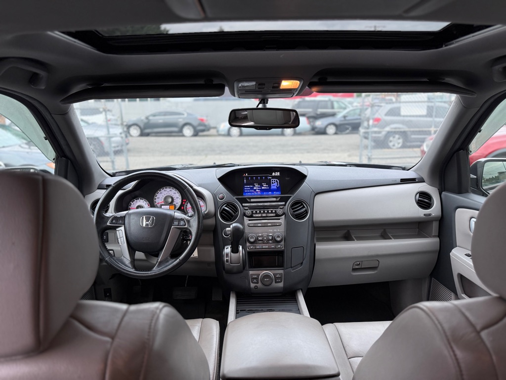 Photo 13 of this HONDA PILOT