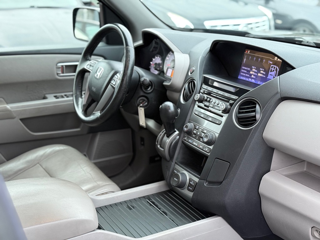 Photo 17 of this HONDA PILOT