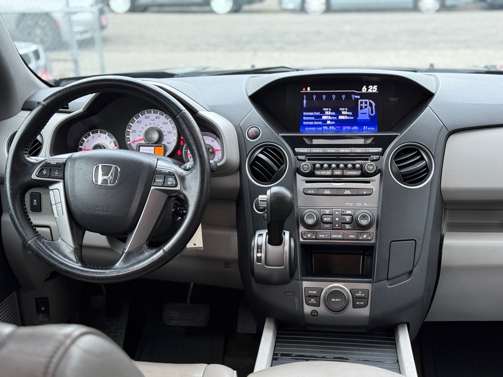 Photo 14 of this HONDA PILOT