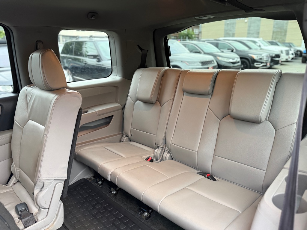 Photo 12 of this HONDA PILOT