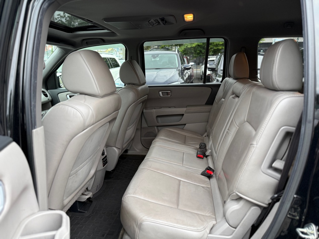 Photo 11 of this HONDA PILOT