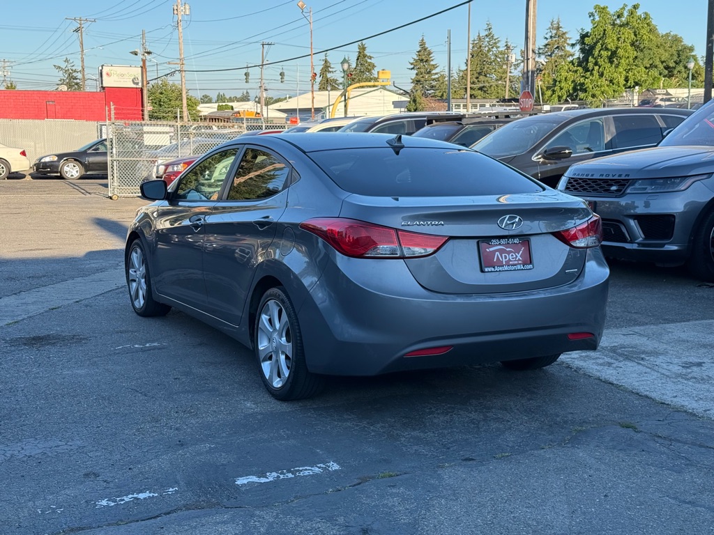 Photo 5 of this HYUNDAI ELANTRA