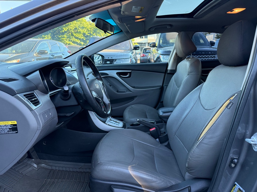 Photo 9 of this HYUNDAI ELANTRA