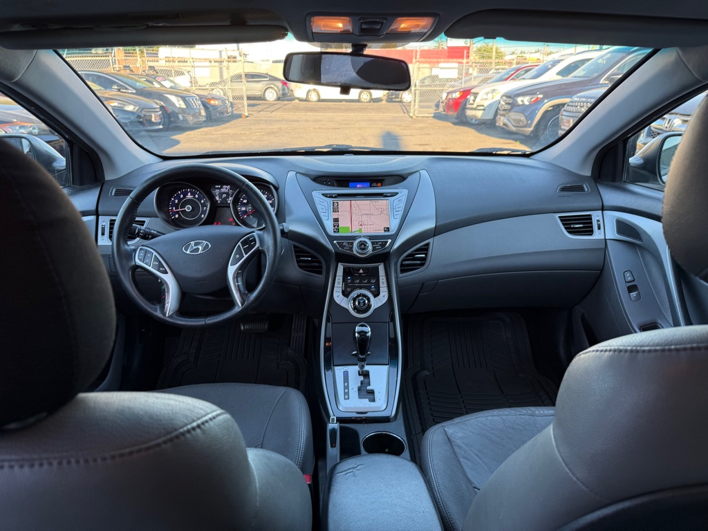 Photo 13 of this HYUNDAI ELANTRA