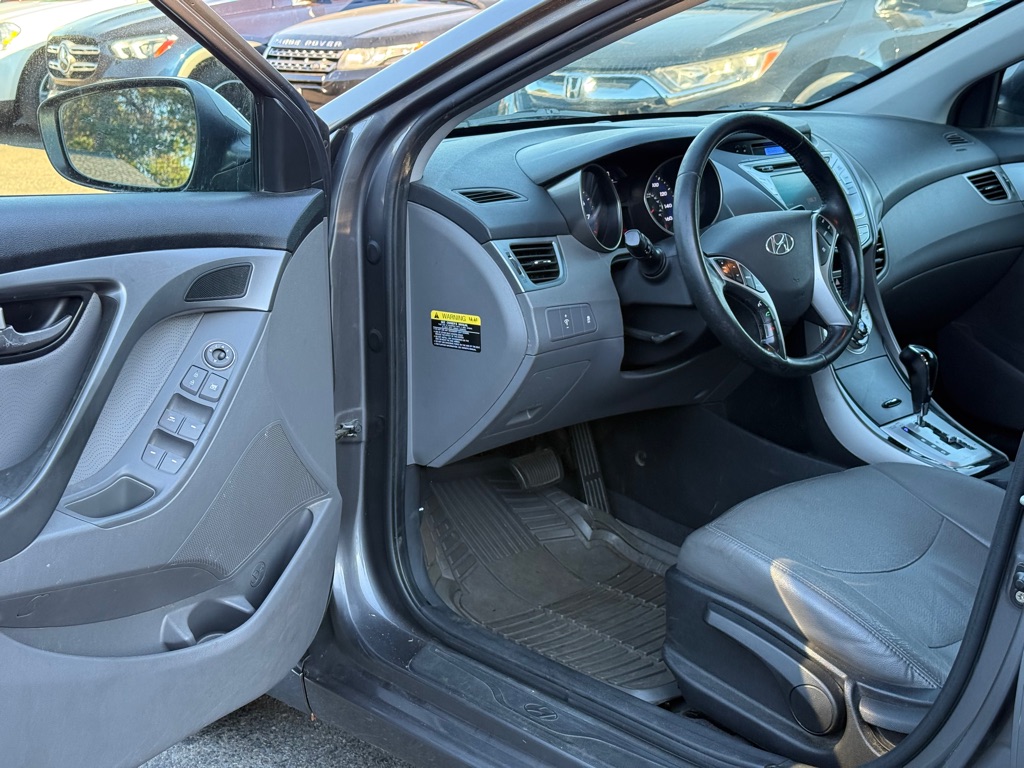 Photo 8 of this HYUNDAI ELANTRA