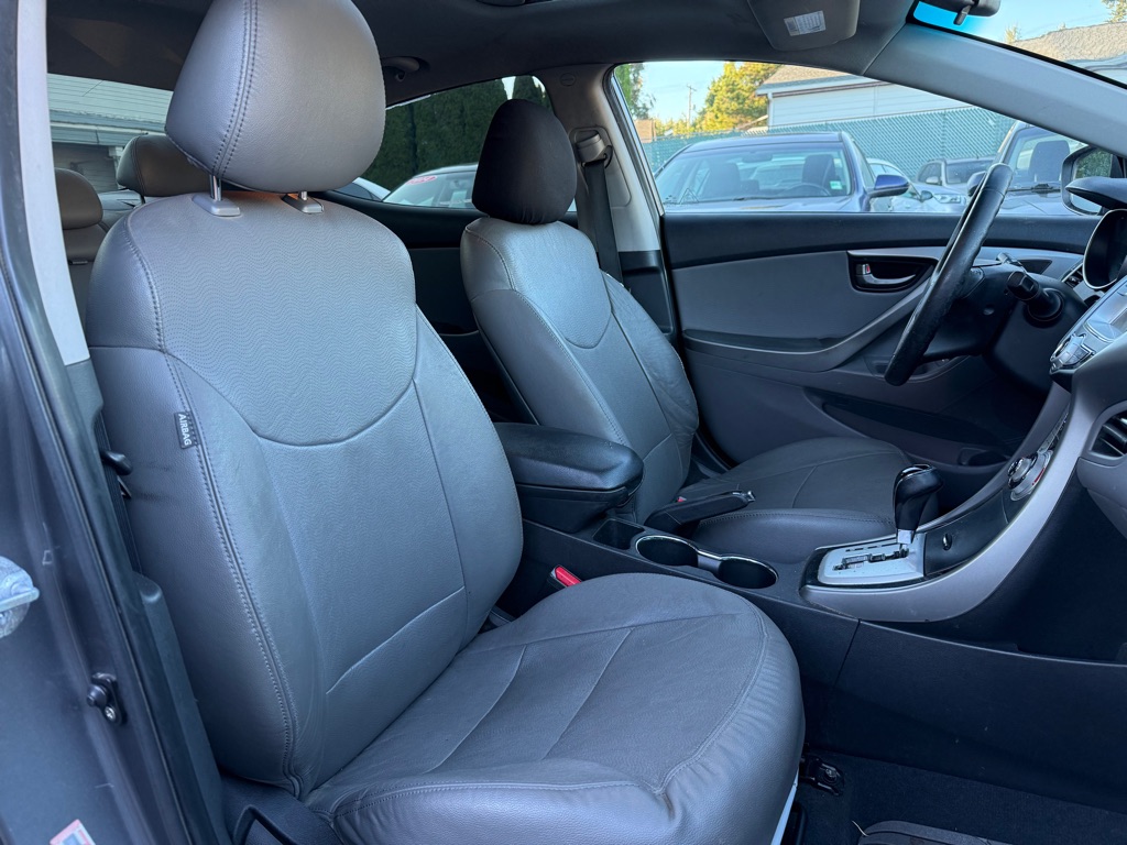 Photo 16 of this HYUNDAI ELANTRA