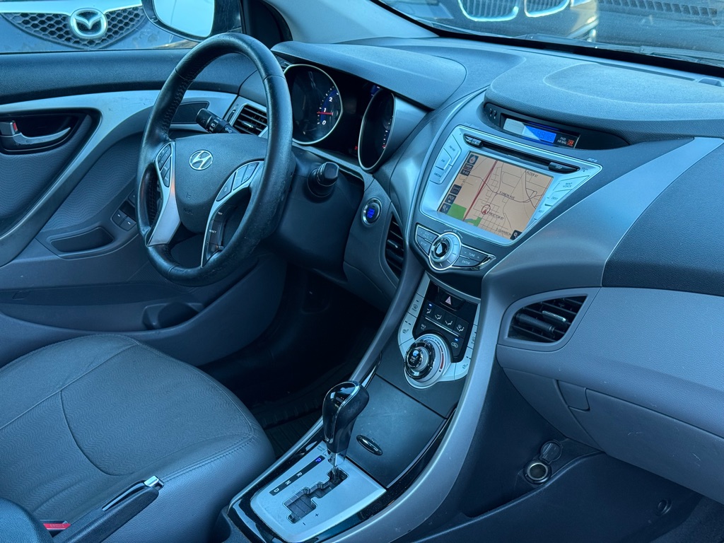 Photo 17 of this HYUNDAI ELANTRA