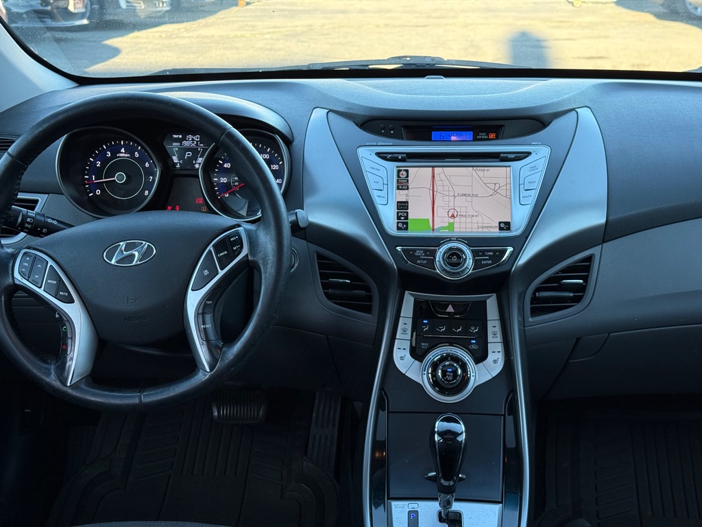 Photo 14 of this HYUNDAI ELANTRA