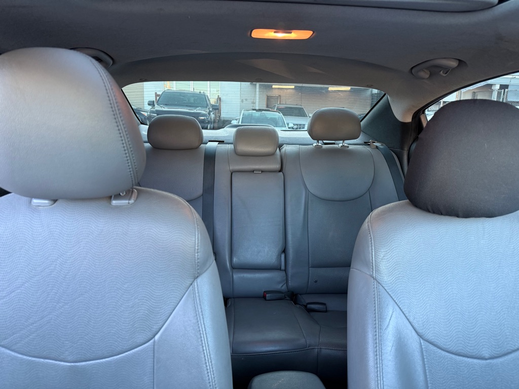 Photo 18 of this HYUNDAI ELANTRA