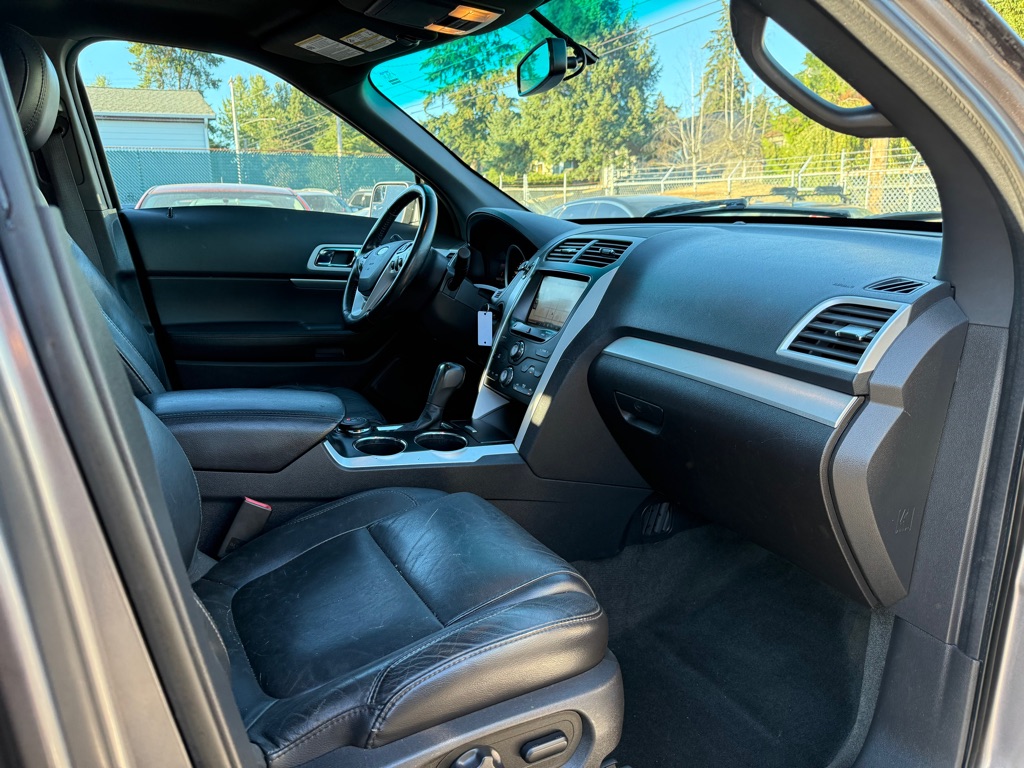 Photo 15 of this FORD EXPLORER