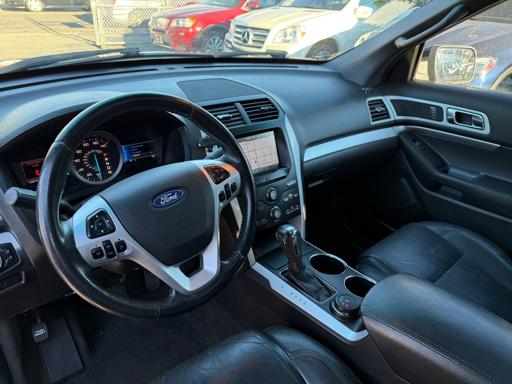 Photo 10 of this FORD EXPLORER