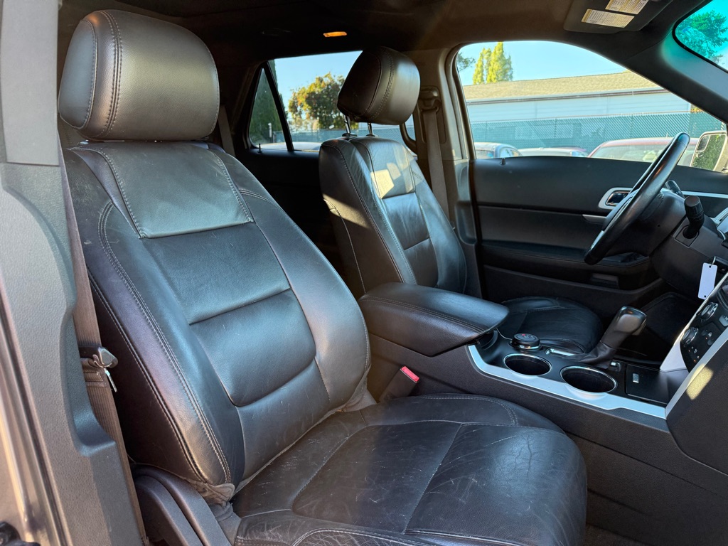 Photo 16 of this FORD EXPLORER