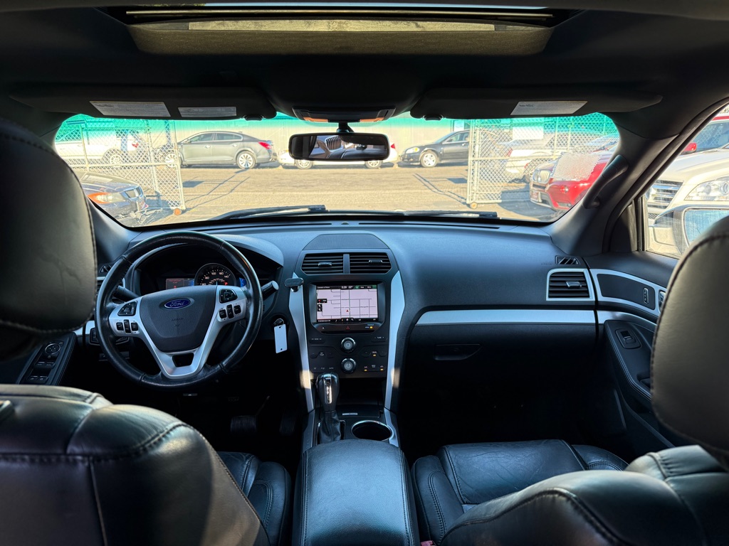 Photo 13 of this FORD EXPLORER