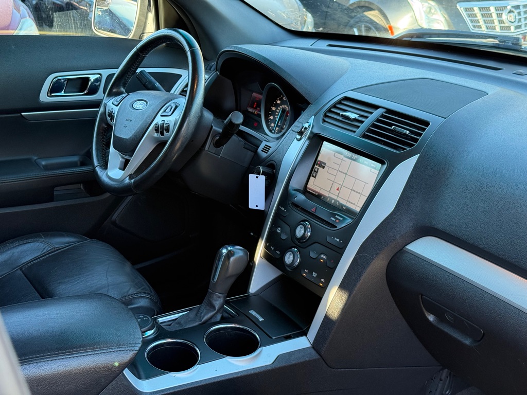Photo 17 of this FORD EXPLORER