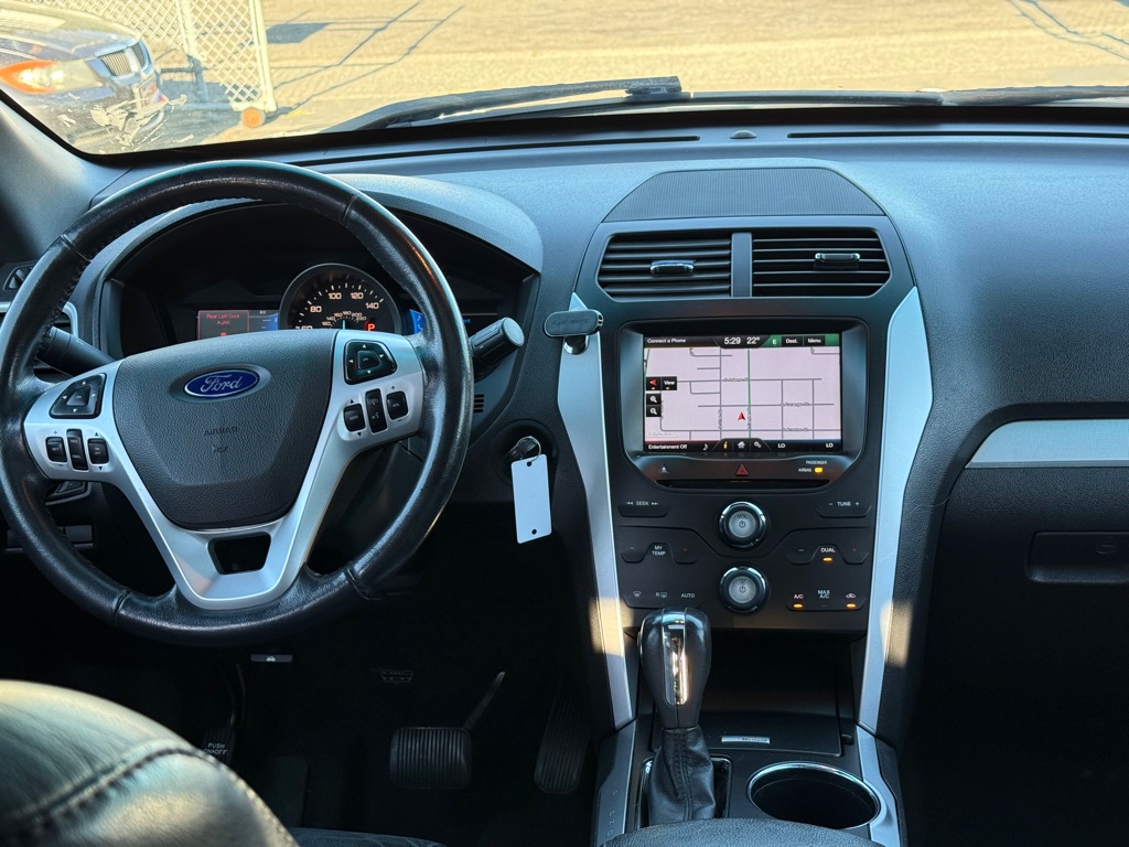 Photo 14 of this FORD EXPLORER