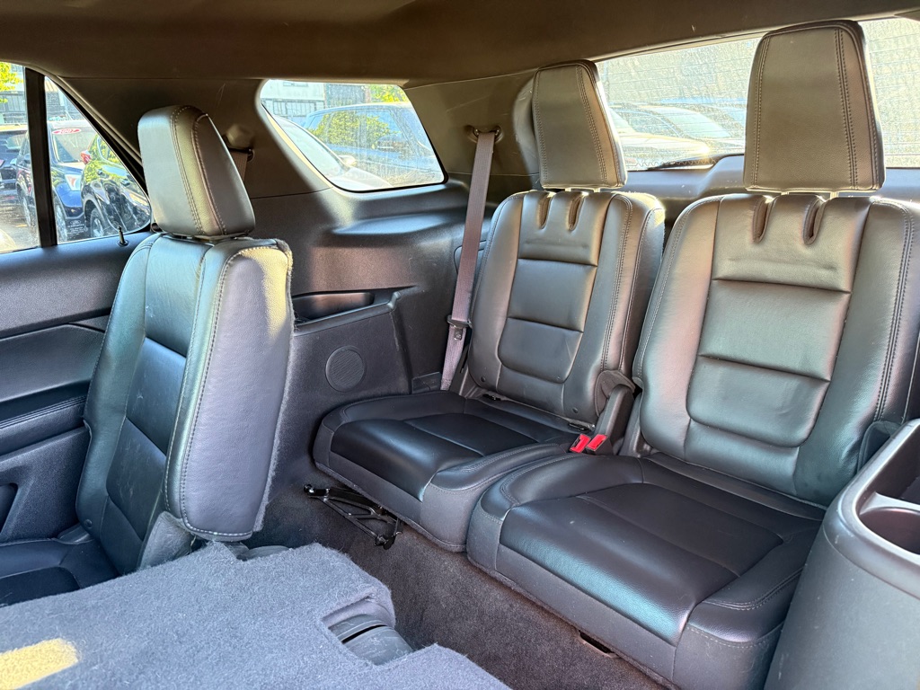 Photo 12 of this FORD EXPLORER