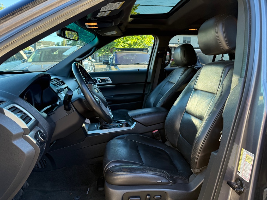 Photo 9 of this FORD EXPLORER